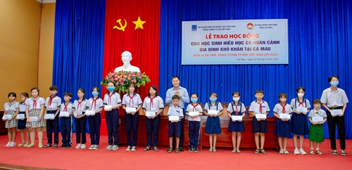 PV GAS trao học bổng cho 500 học sinh, sinh viên nghèo hiếu học tỉnh Cà Mau